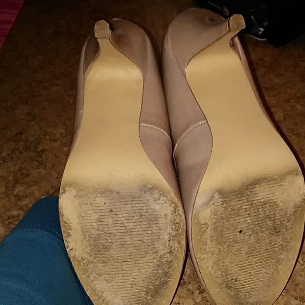 Women's Fergalicious Nude Heels - Picture 7 of 8